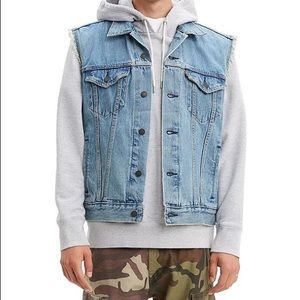 Levi’s trucker vest